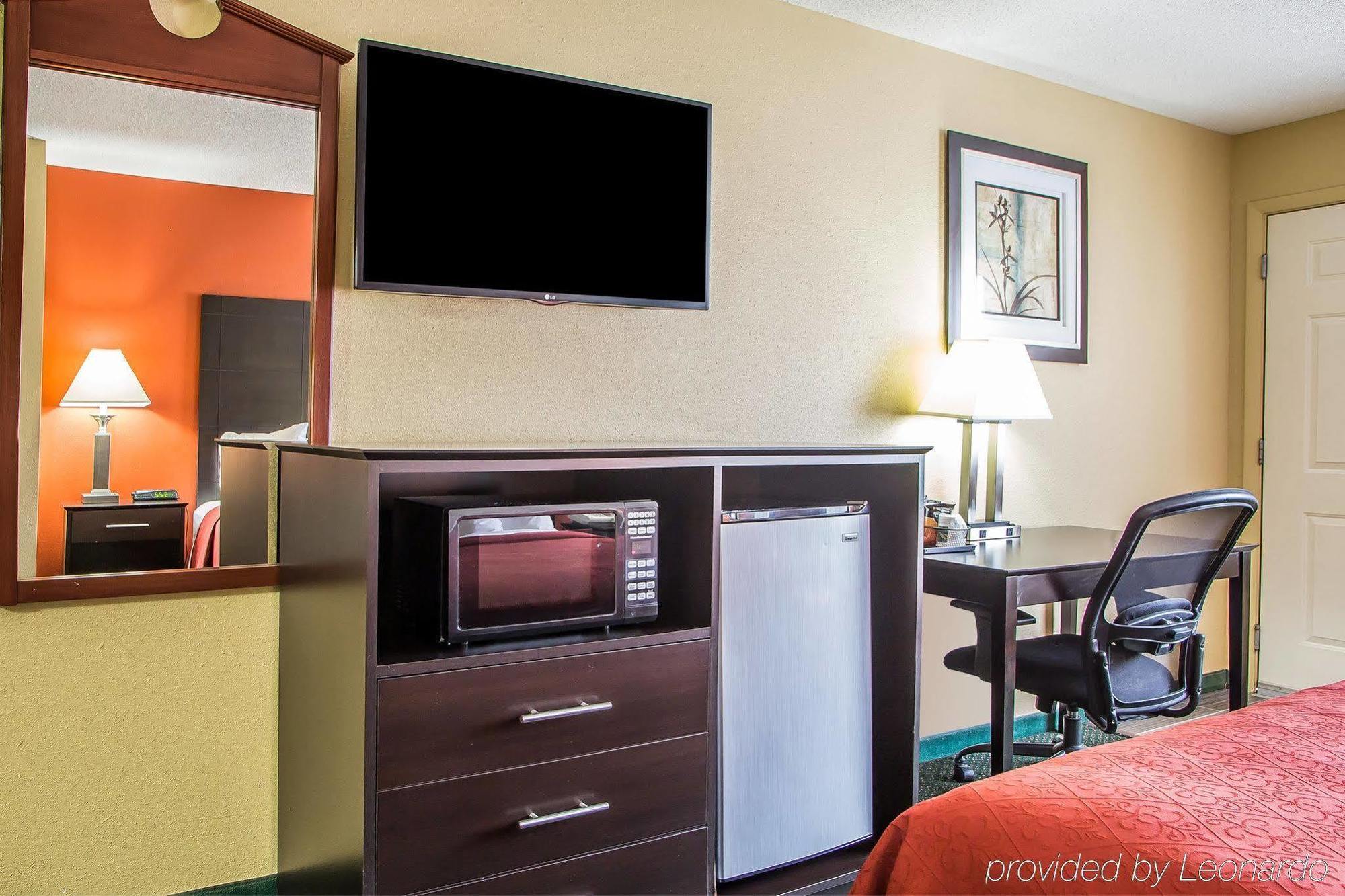 Quality Inn Morton At I-74 Exteriör bild